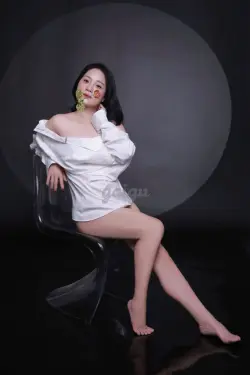 Trang Nhi - Xinh Gái Đáng Yêu - Vú Đẹp Bím Non Nước Nôi Nhoe Nhoét